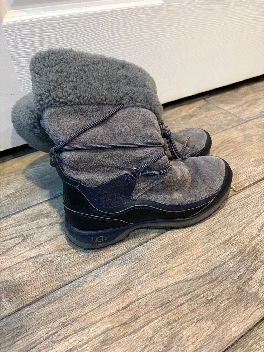 UGG Thinsulate Orellen Waterproof boots Women’s size 8